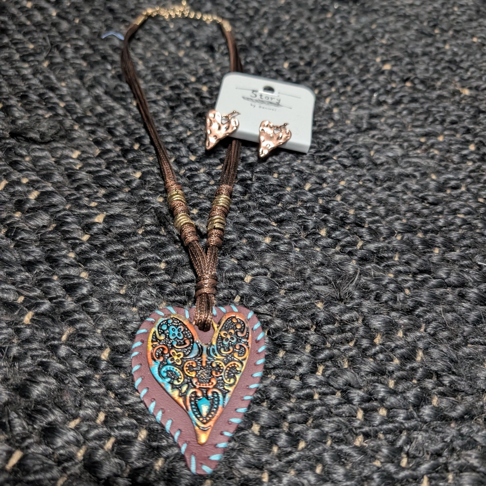 Brown and Blue Heart Pendant Necklace Set